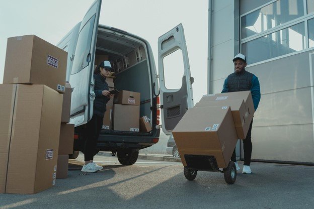 Why do users prefer to use logistics platforms?