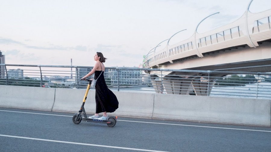 Implementar el alquiler de scooters en las flotas de las empresas de transporte 