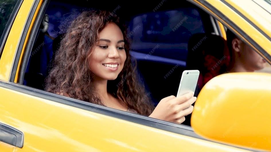Importancia de ofrecer una aplicación multilingüe y accesible en tu negocio de taxis