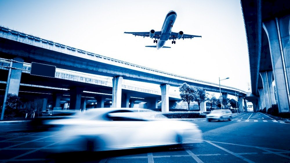 Uber y Cabify llegan a Aeropuertos centrales: Software de transporte actual