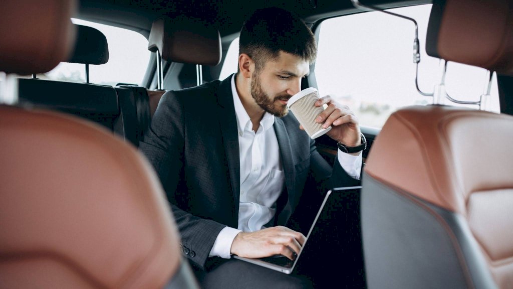 Protocolos de seguridad y servicio al cliente para transporte corporativo de alta gama